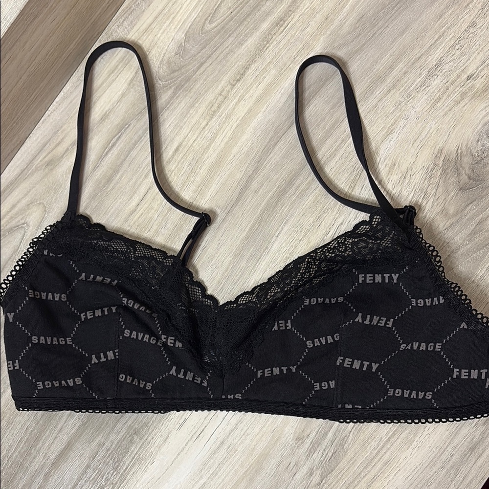 Savage X Fenty Black Lace Wireless Bra small excellent condition